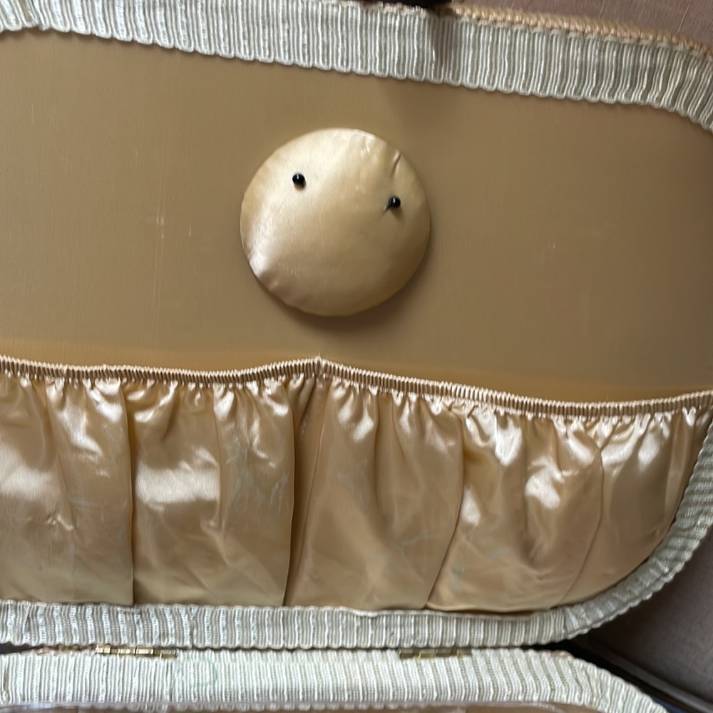 Vintage Butterfly Sewing Basket Double Handle Storage Container - Picture 12 of 16